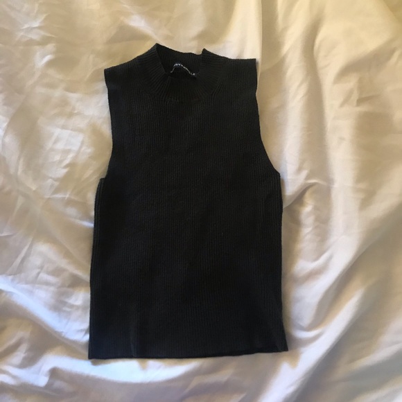 ❌SOLD❌BRANDY MELVILLE OLIVE GREEN KAITLYN KNIT - Picture 2 of 5